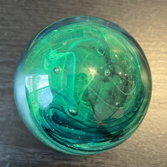 VTG Kerry Ireland Green Glass Swirl Paperweight Blown Art Glass Bubbles Swirls - Picture 8 of 8